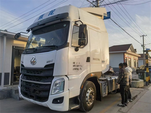 二手乘龍牽引車