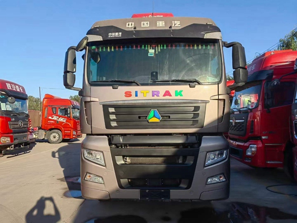 汕德卡G7復(fù)合板牽引車