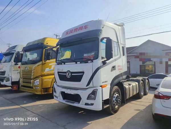 東風天龍KL465馬力牽引車