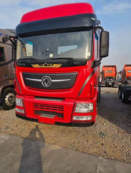 二手東風(fēng)天龍旗艦560馬力牽引車