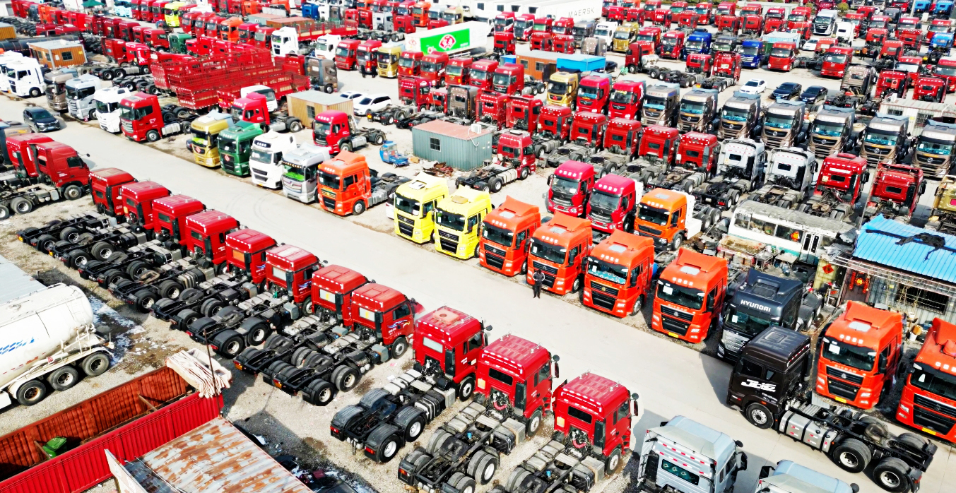 梁山華通二手車(chē)市場(chǎng)專訪|貨車(chē)司機(jī)的軌跡：以路為家的心靈之旅